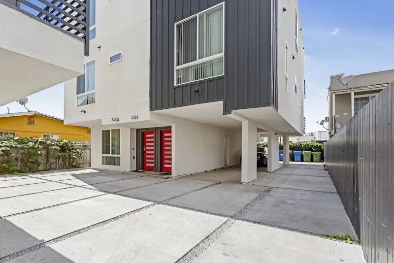 Gracious Wellsprings Sober Living - Photo 1