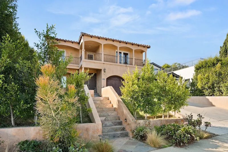 Riviera Recovery Sober Living - Photo 4