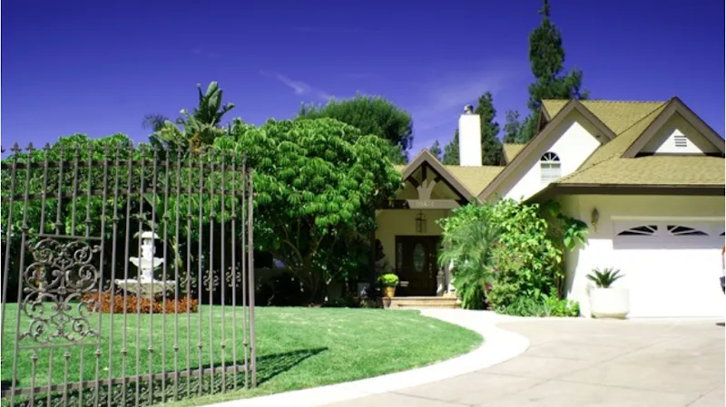 Steps In The Right Direction AURA Women's Sober Living - Photo 1