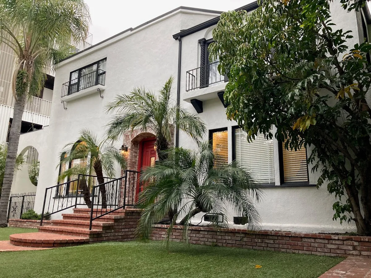 New Life House - Los Angeles Sober Living - Photo 2