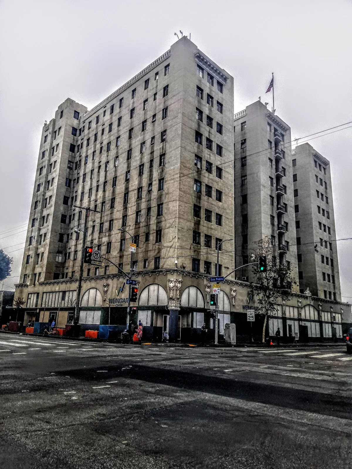 Weingart Center - 照片 2