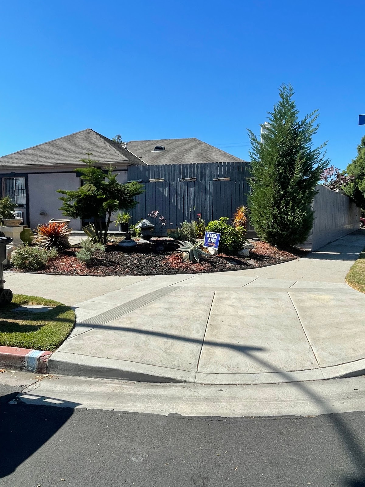 Friends Helping Friends LA - Ảnh 5