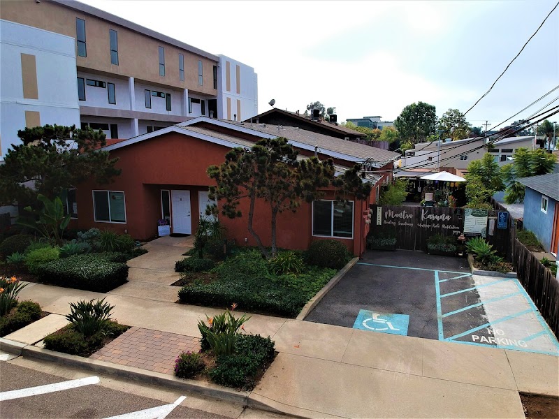 Carlsbad Beach Recovery Sober Bungalows - Photo 3
