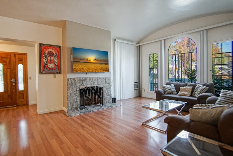 La Peer House Sober Living